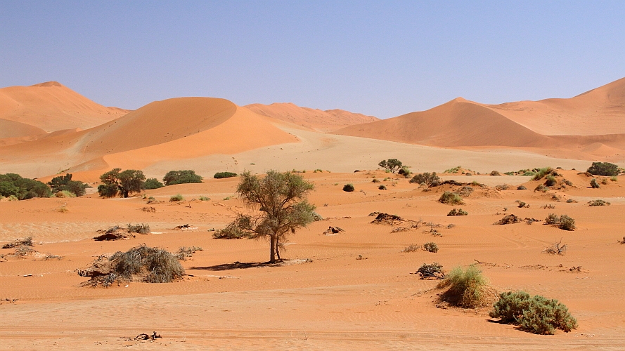 J17_0212 Opposite Deadvlei.JPG